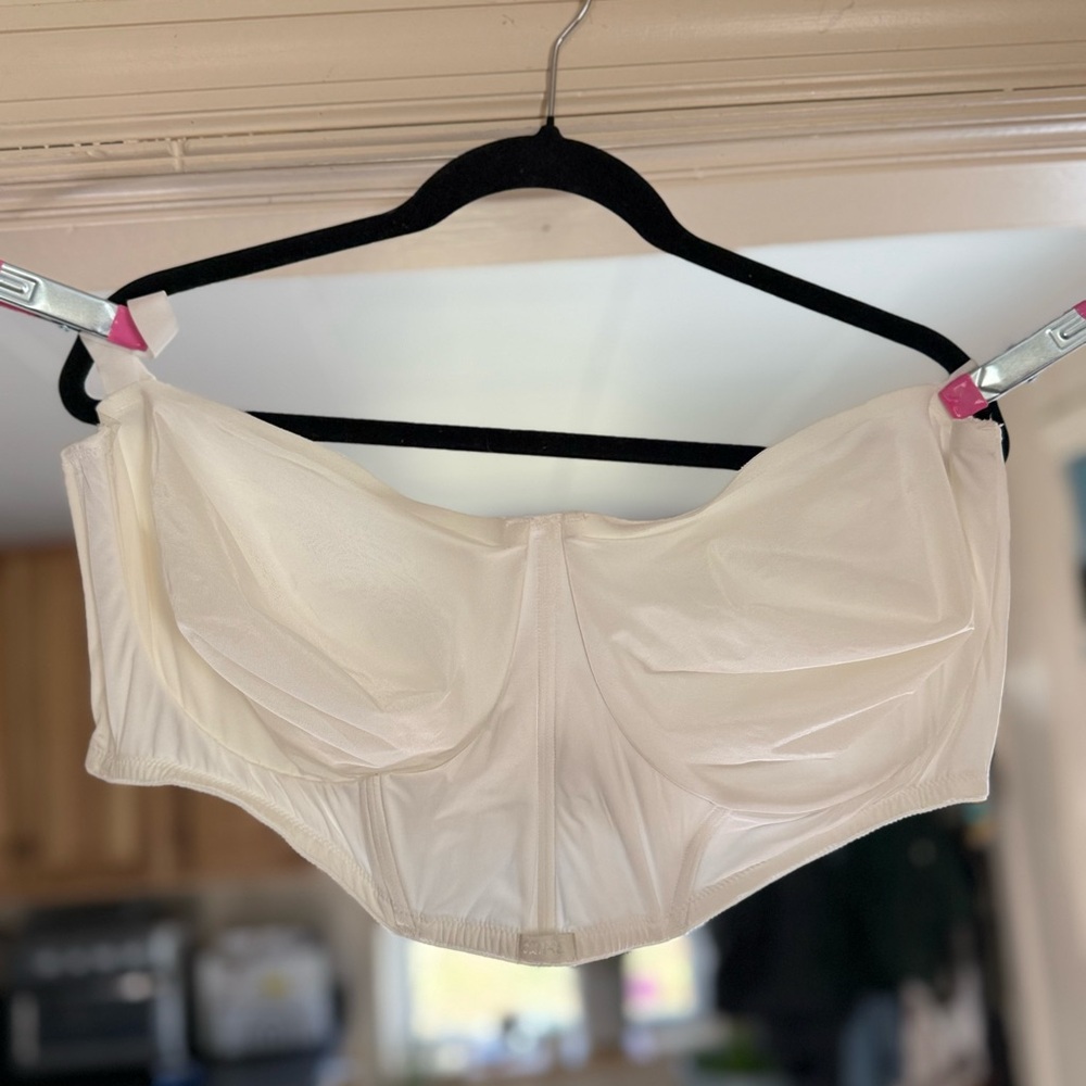 SKIMS Ivory Strapless Bra